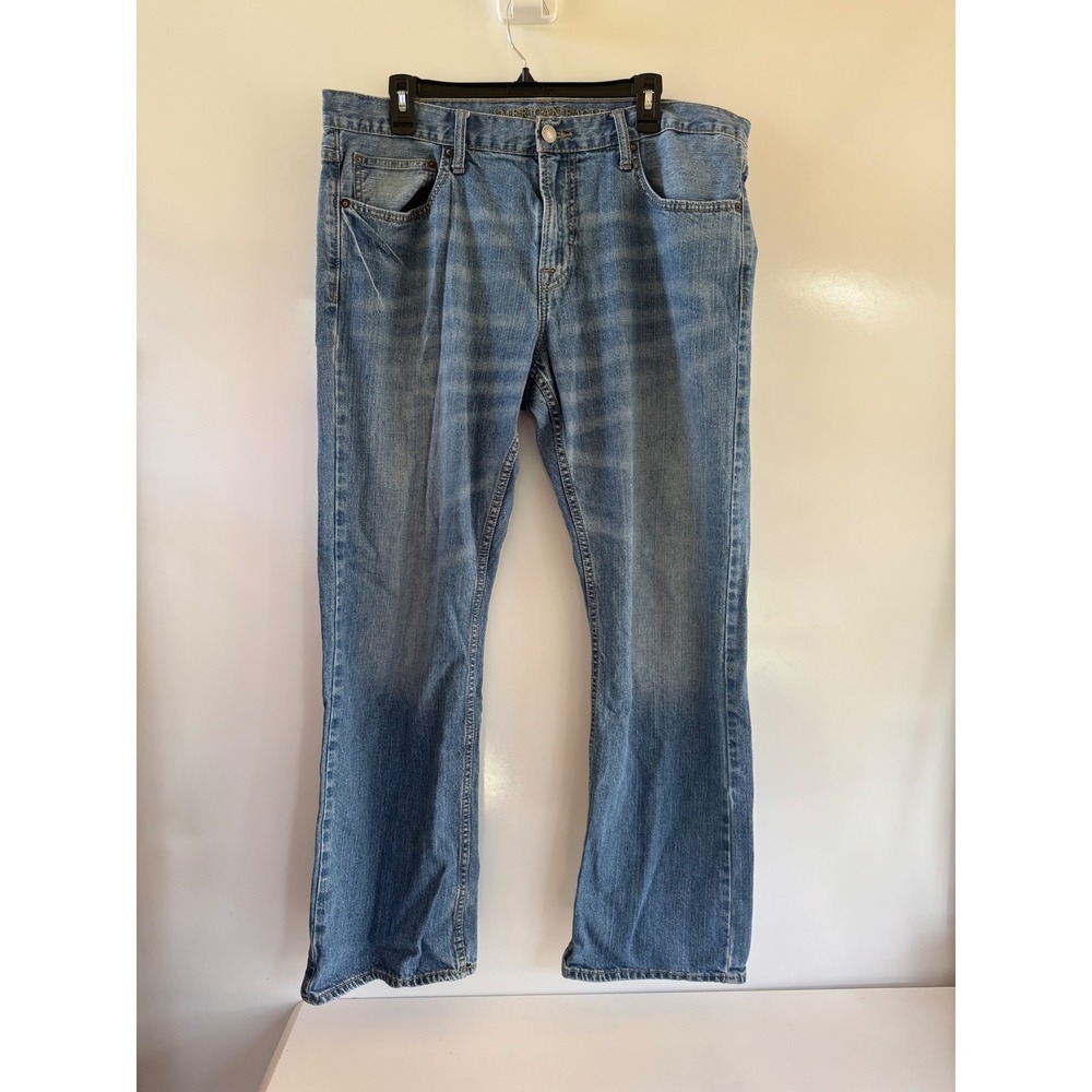 American Eagle Relaxed Fit Jeans Mens 38x32 Medium Wash Blue Denim Straight READ
